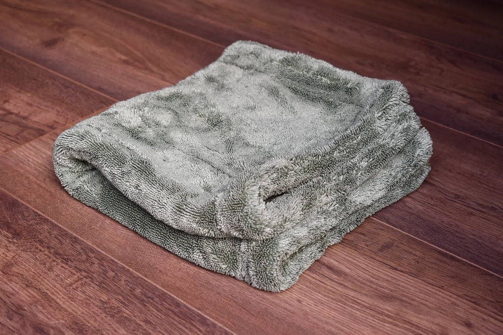 KHEMIA PLUS DRY-2200 Ultra-Dense 2200 GSM compact microfiber drying towel folded display - color green, dual-layer twist-loop construction