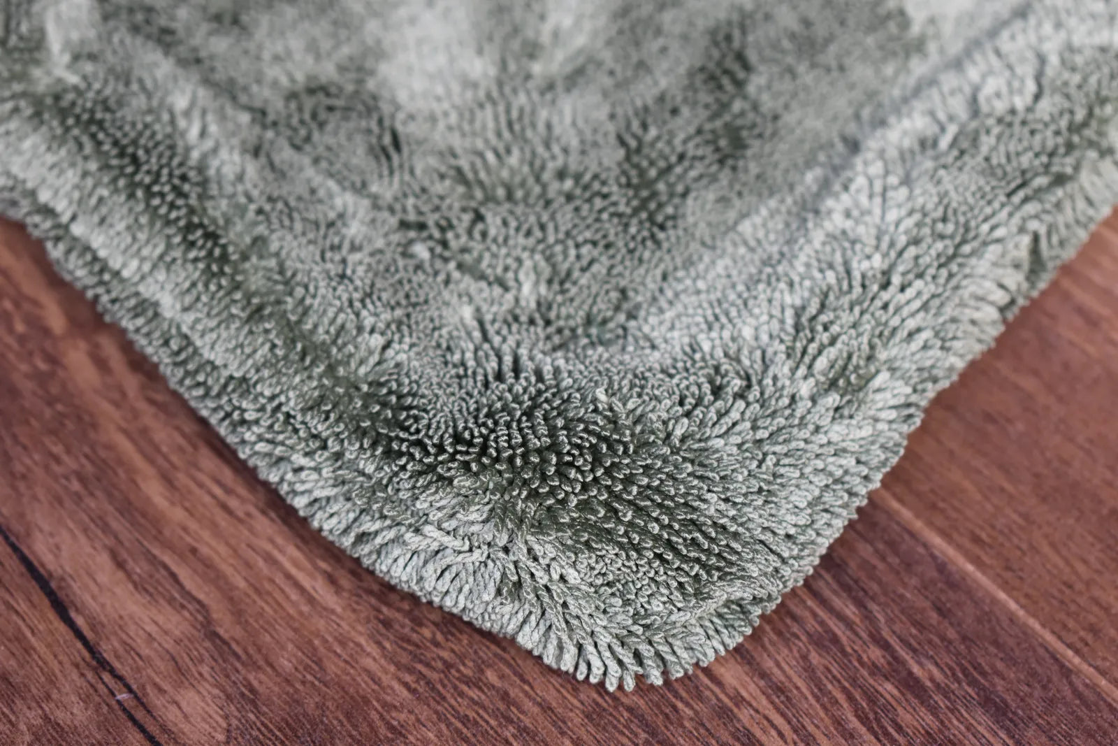 Twist-loop microfiber weave close-up showing 2200 GSM dense fiber pile and 70/30 polyester polyamide blend texture
