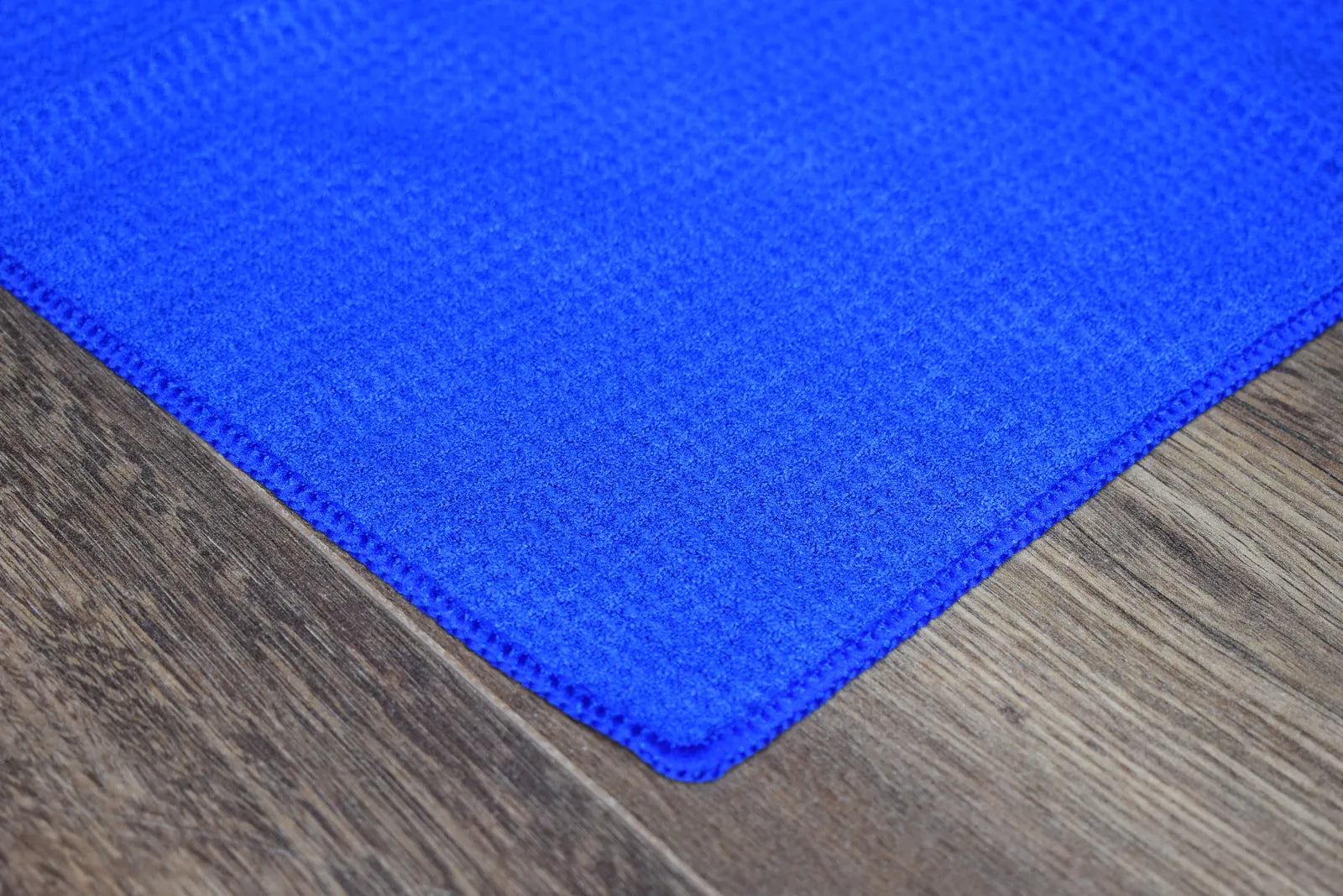 
KHEMIA PLUS WAFFLE waffle-weave microfiber glass-cleaning towel — yellow corner laid flat showing waffle texture weave for streak-free glass cleaning