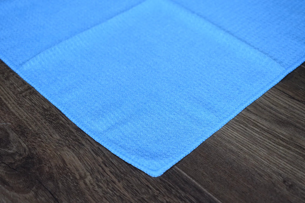 
KHEMIA PLUS WAFFLE waffle-weave microfiber glass-cleaning towel — sky blue corner laid flat showing waffle texture weave and edge stitching