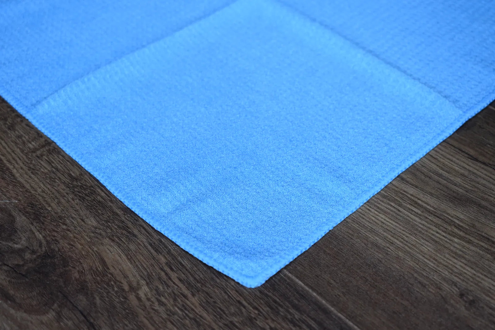 
KHEMIA PLUS WAFFLE waffle-weave microfiber glass-cleaning towel — sky blue corner laid flat showing waffle texture weave and edge stitching